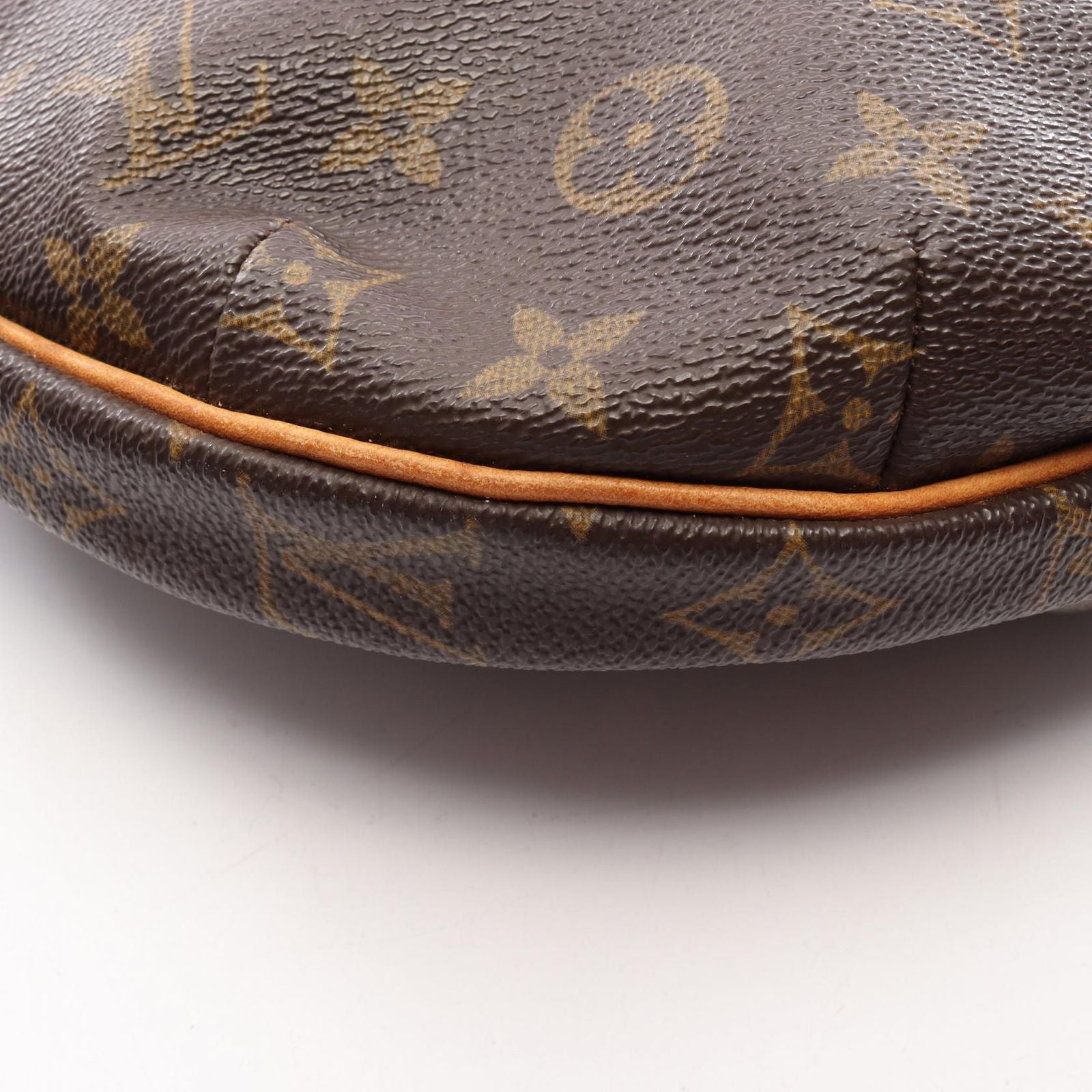 Louis Vuitton Shoulder Bag Croissant MM Monogram Canvas Leather — view 8