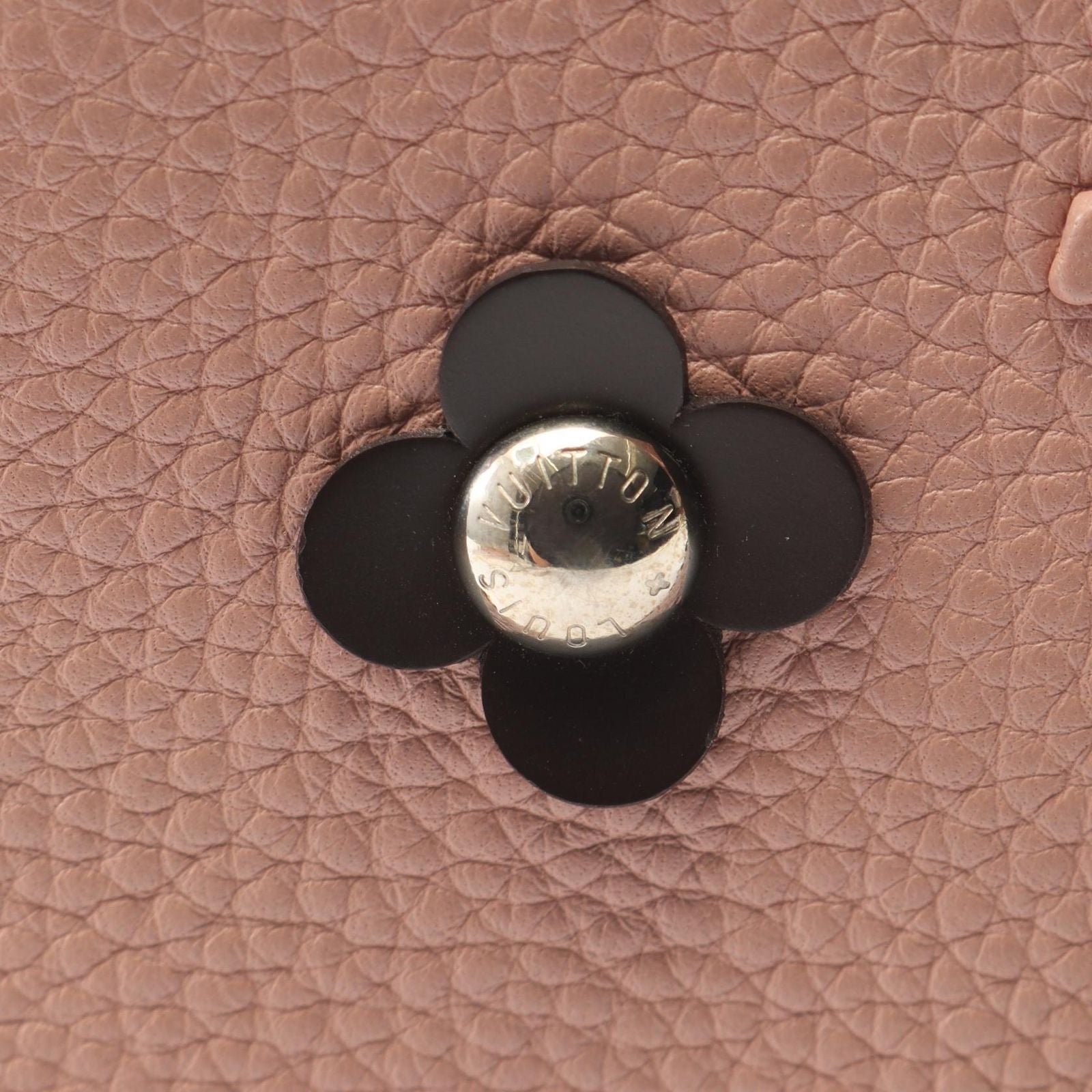 Louis Vuitton Handbag Capucines Magnolia Leather BB — view 8