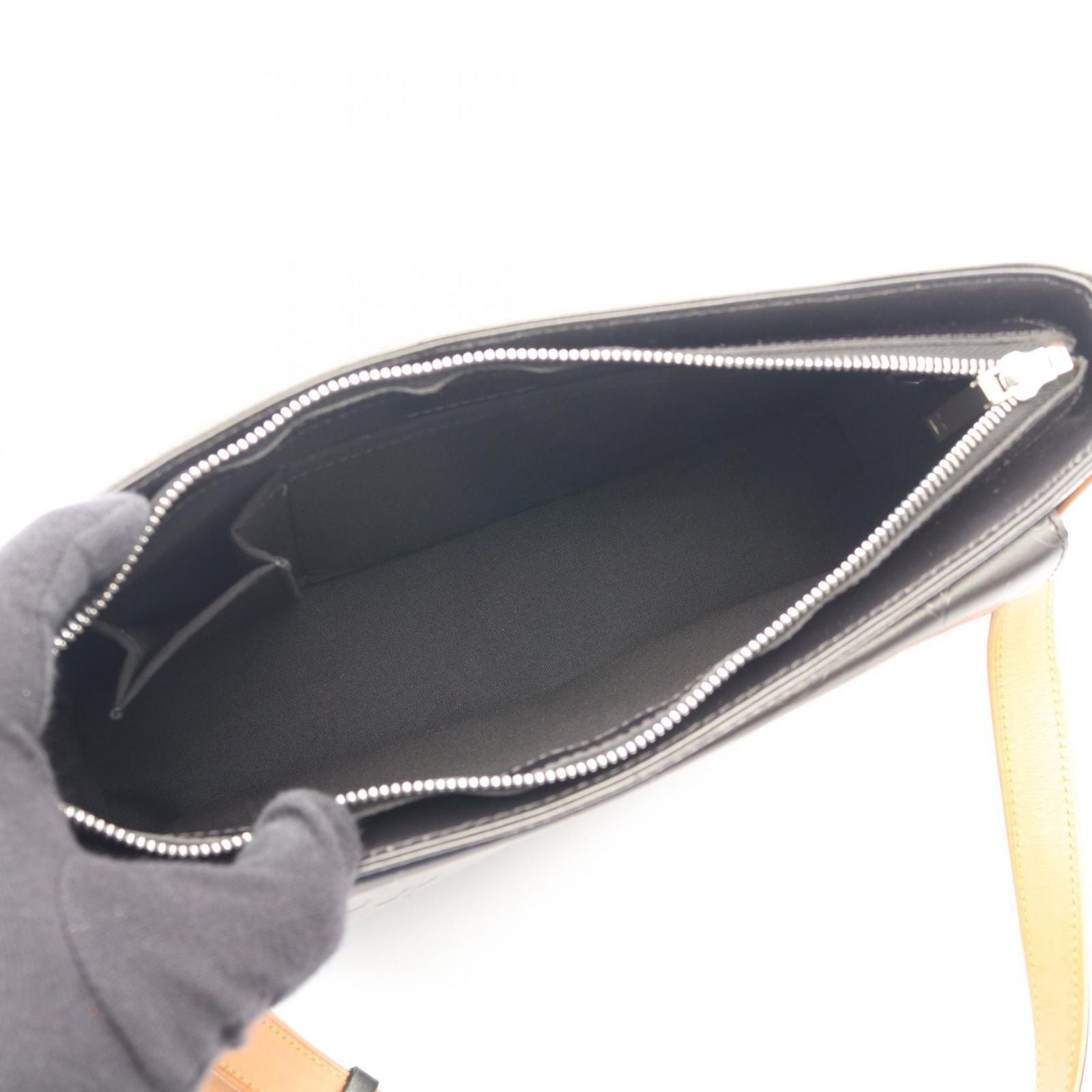 Louis Vuitton Shoulder Bag Alston Noir Leather — view 3