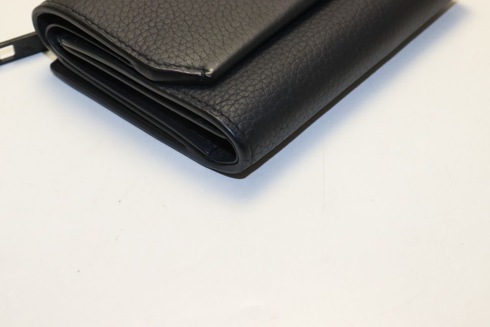 Louis Vuitton LV Aerogram Portefeuille Pilot Compact Leather Trifold Wallet — view 5