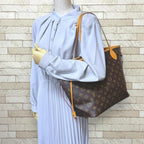 Louis Vuitton Neverfull MM Monogram Tote Bag Canvas Brown — view 2