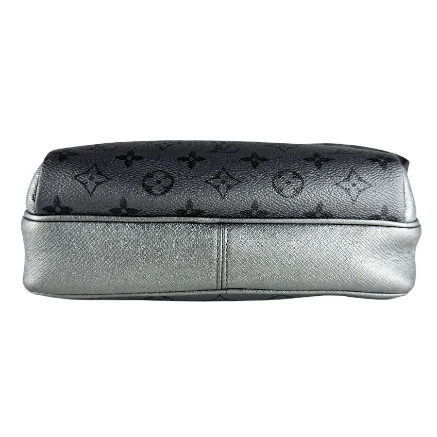 Louis Vuitton Shoulder Bag Outdoor Messenger — view 4