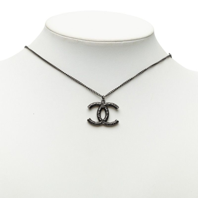 Chanel CC Logo Necklace Black Metal — view 6