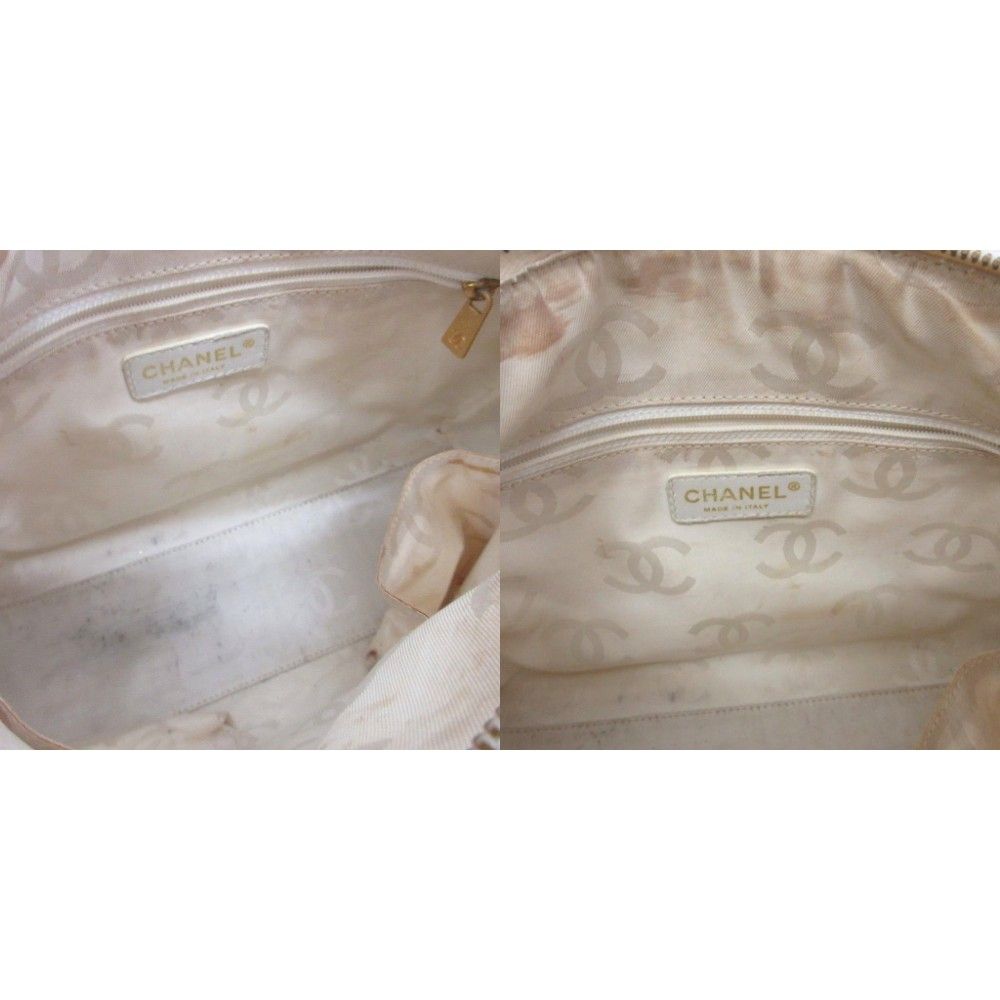 Chanel CC Logo Jumbo CC Caviar Leather Shoulder Bag White — view 7