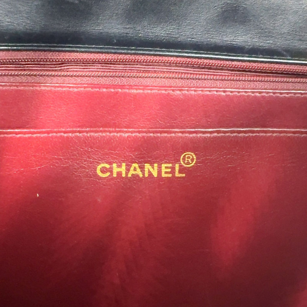 Chanel Maxi Quilted 34 Lambskin Black Chain Shoulder Bag Gold — view 4