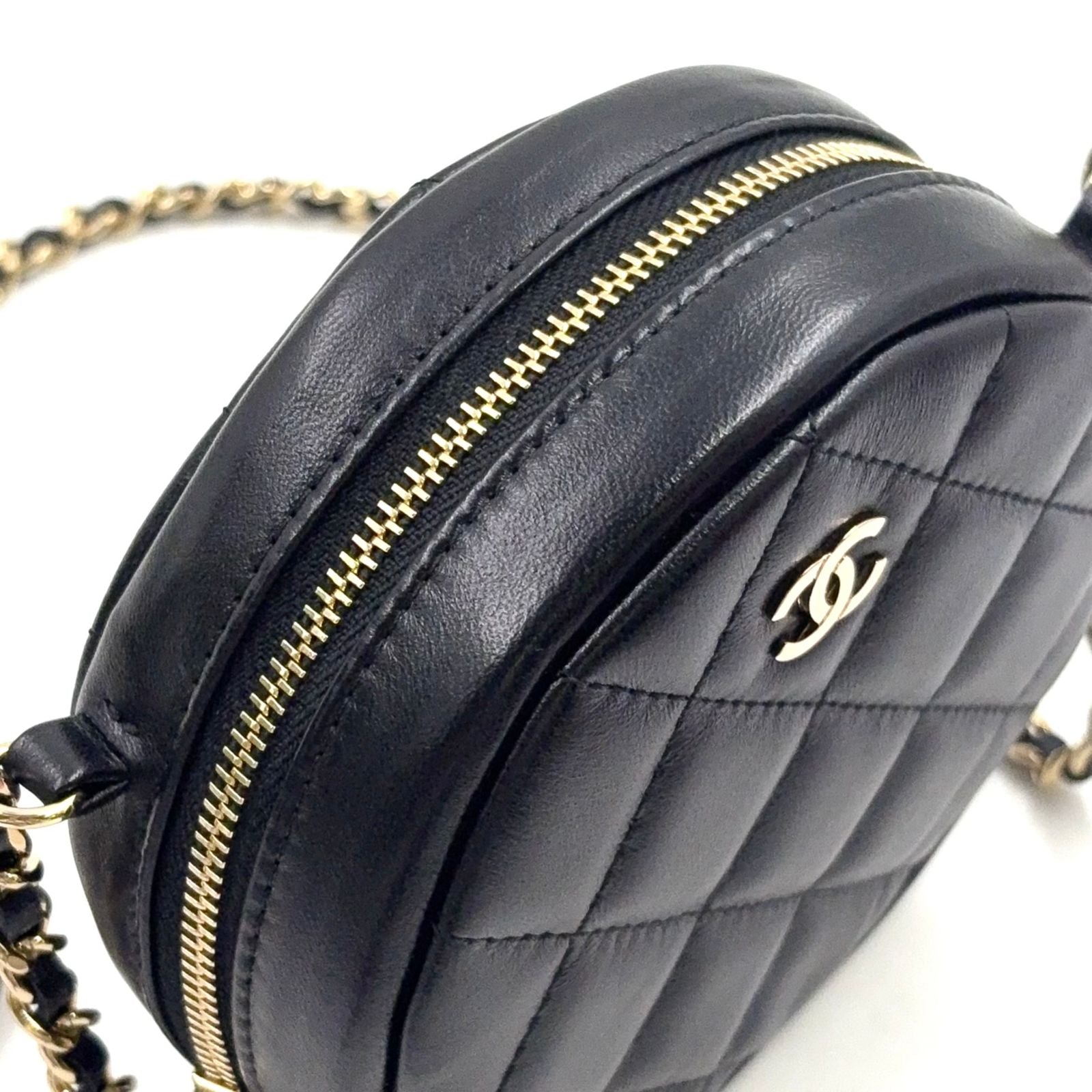 Chanel Classic Round Chain Lambskin Black Shoulder Bag Gold — view 7