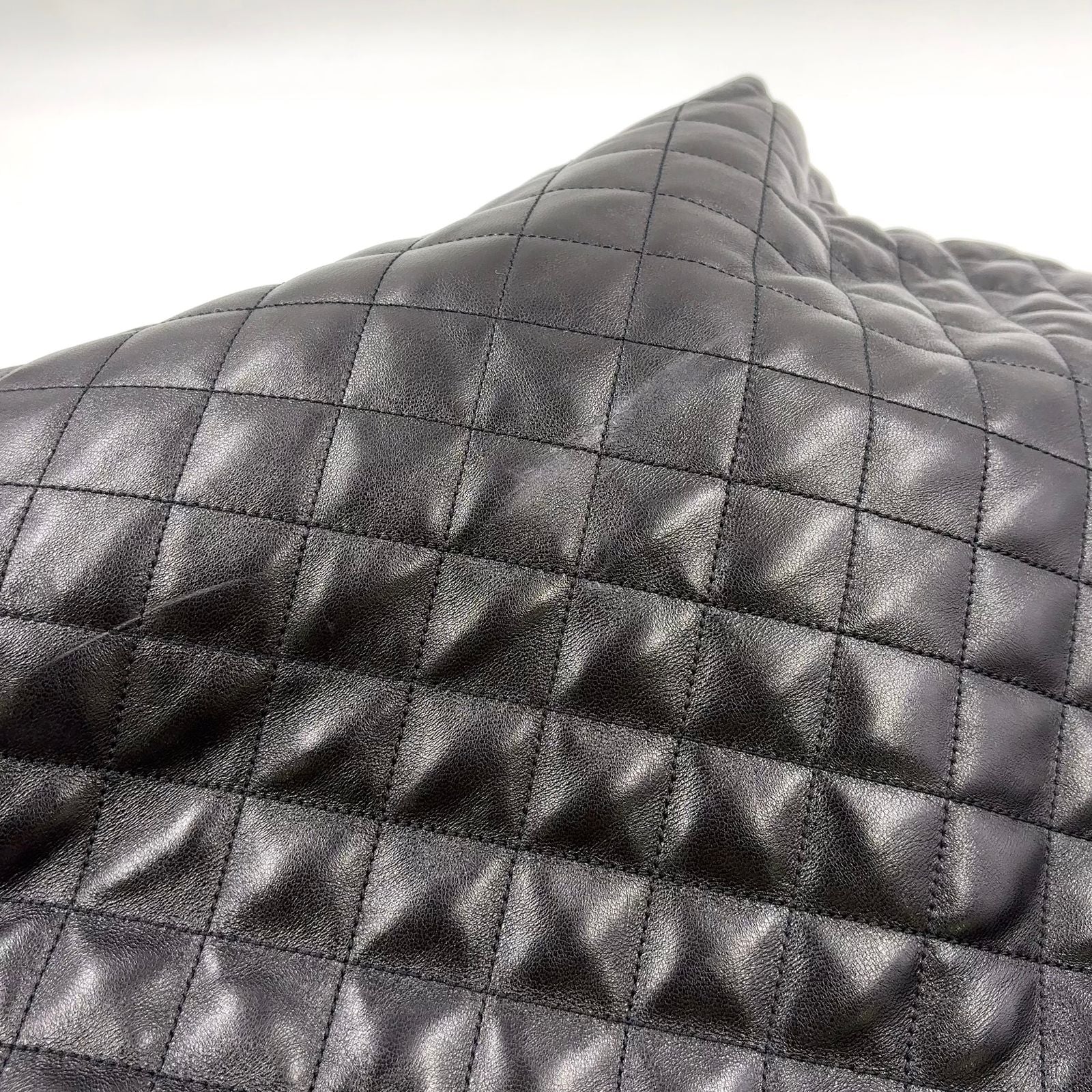 Saint Laurent Paris Icare Maxi Lambskin Black Tote Bag Gold — view 7