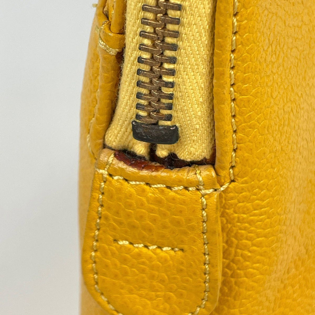 Chanel Shoulder Bag Caviar Leather Yellow — view 4