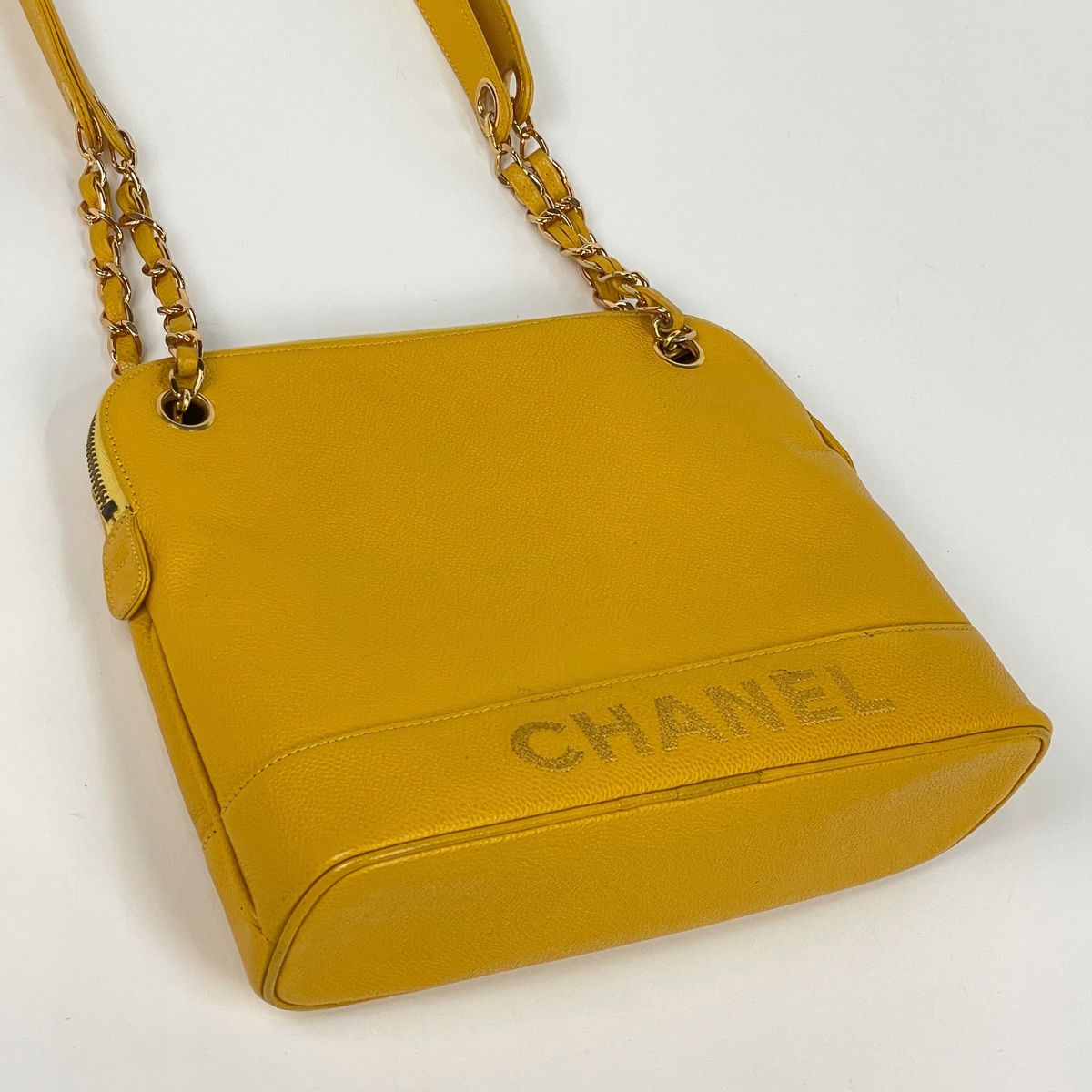 Chanel Shoulder Bag Caviar Leather Yellow — view 2