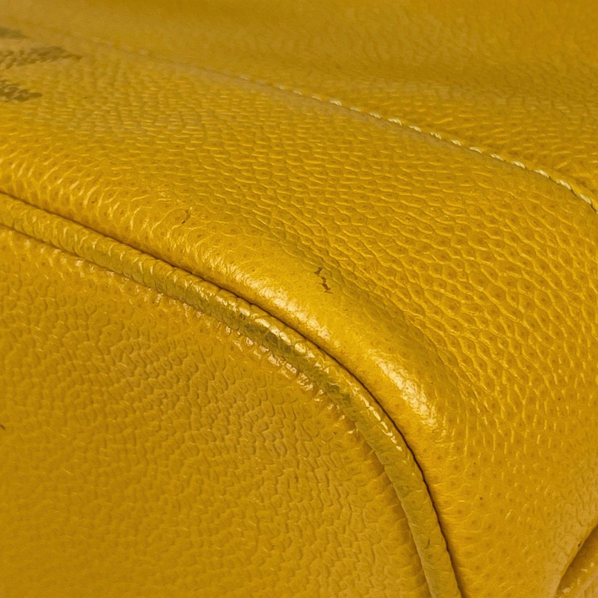 Chanel Shoulder Bag Caviar Leather Yellow — view 3