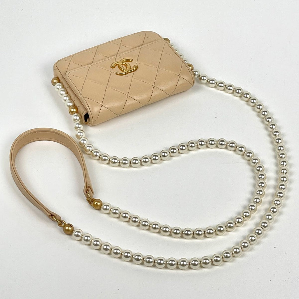 Chanel Shoulder Bag Quilted CC Logo Leather Beige — view 6