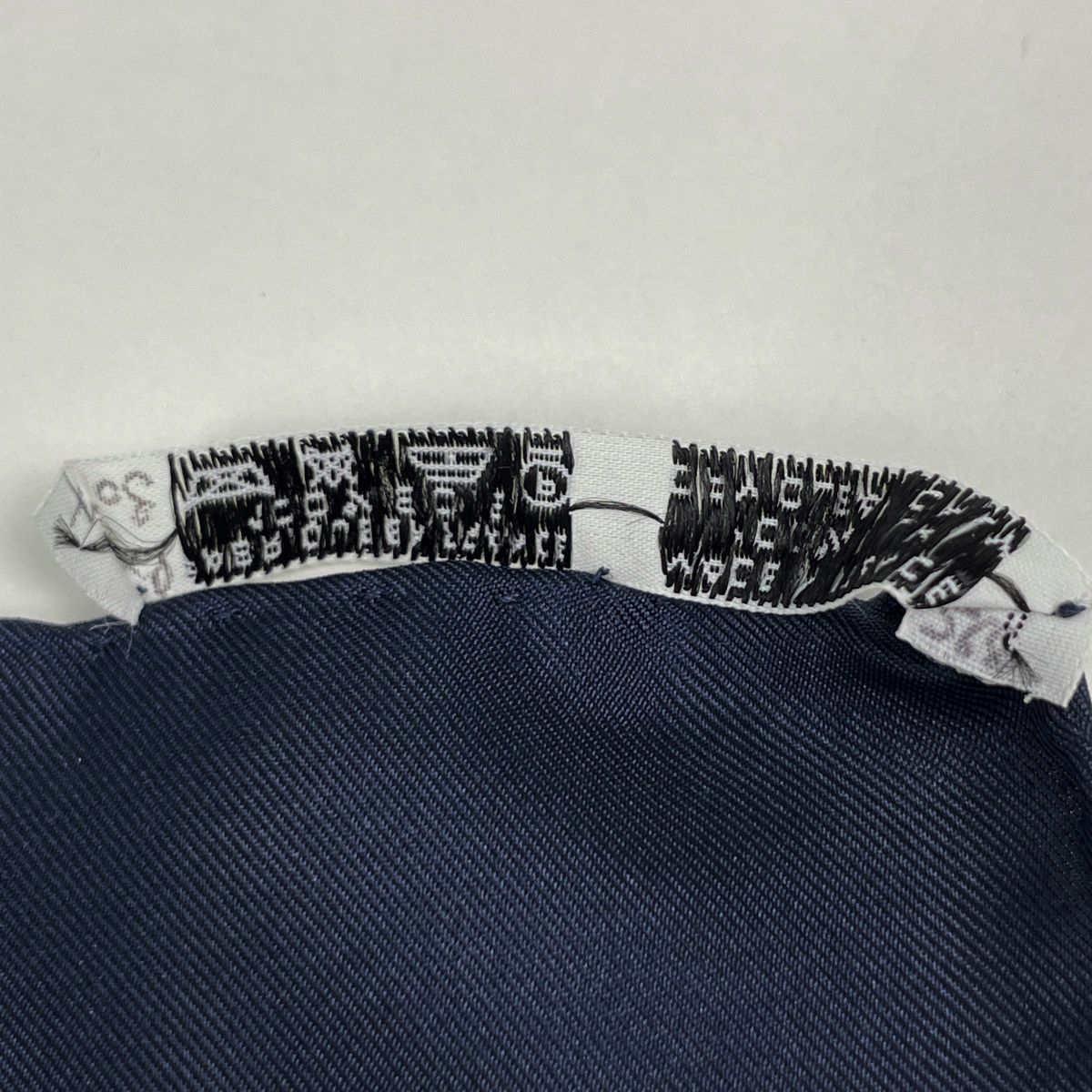 Hermes Carre 90 L Elegance Et le Confort en Automobile Scarf Comfort Silk Navy — view 3