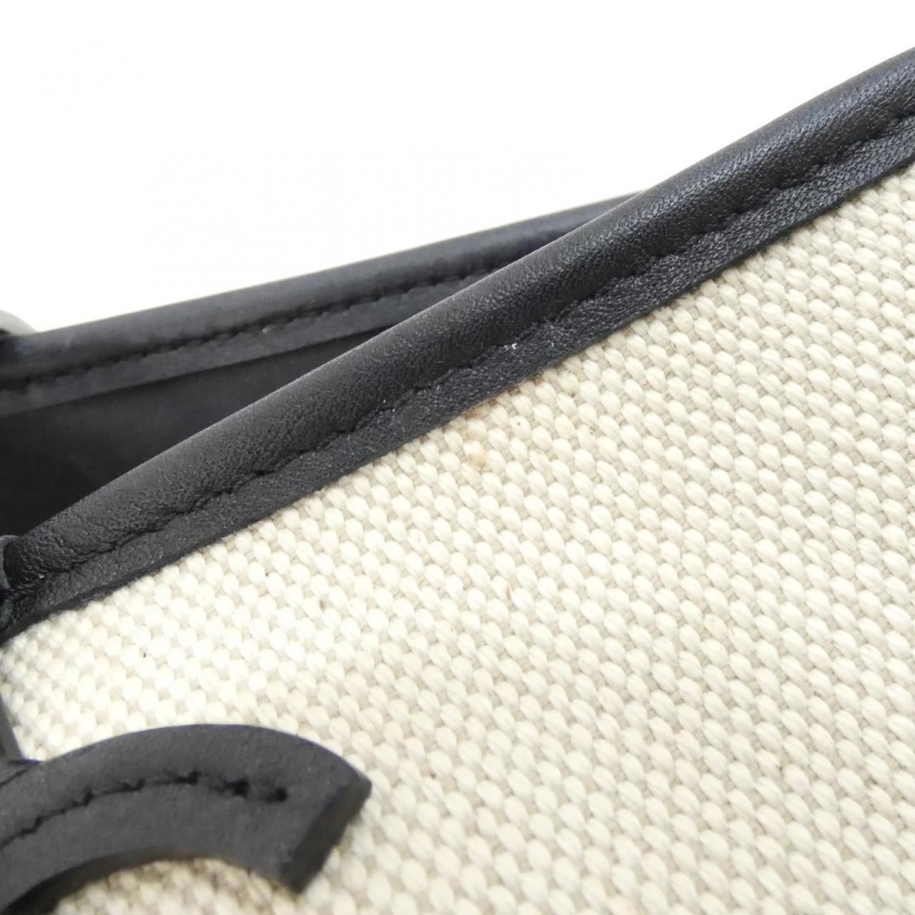 Chanel Bag Handbag Ivory — view 3