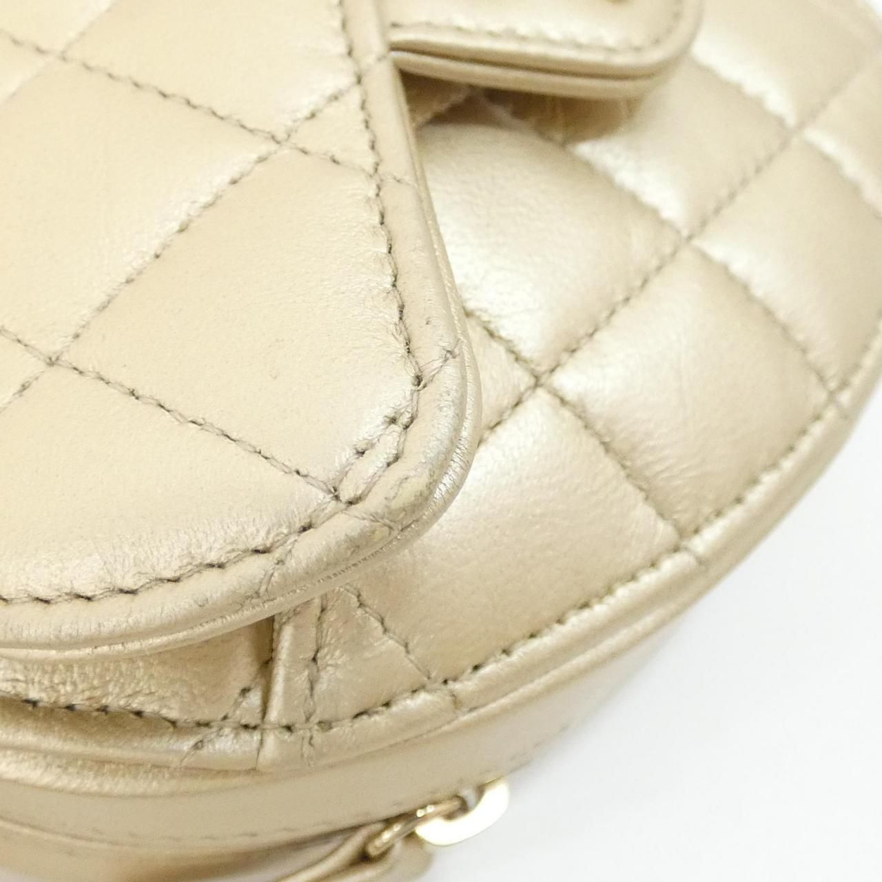 Chanel Shoulder Bag Gold — view 6