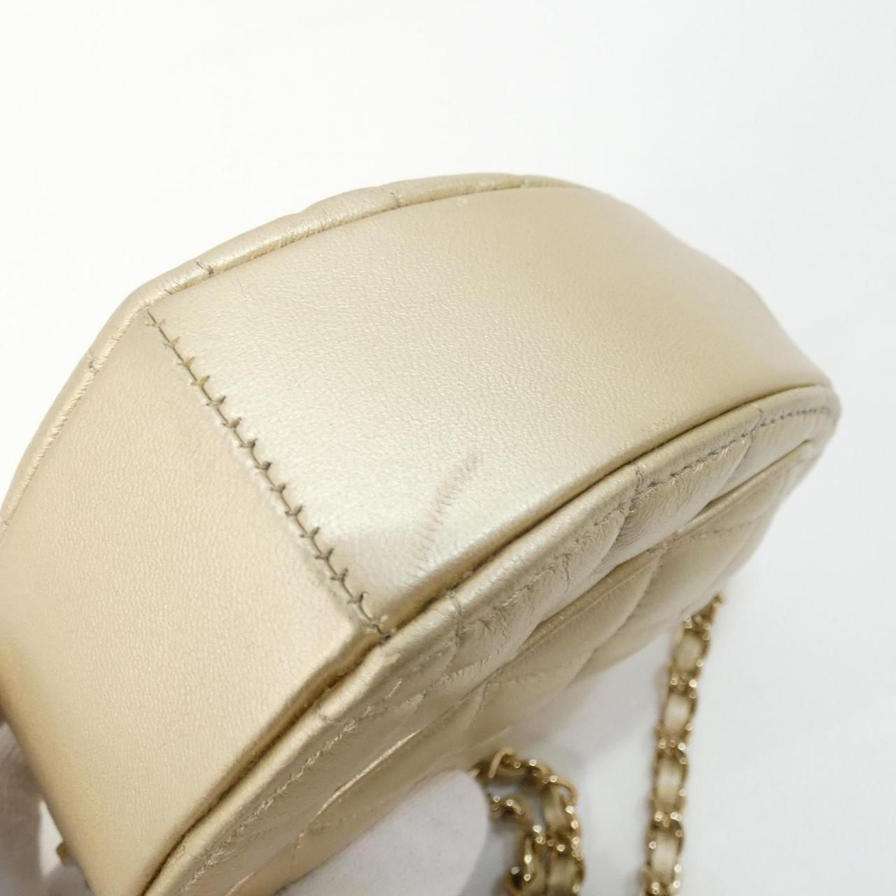Chanel Shoulder Bag Gold — view 3