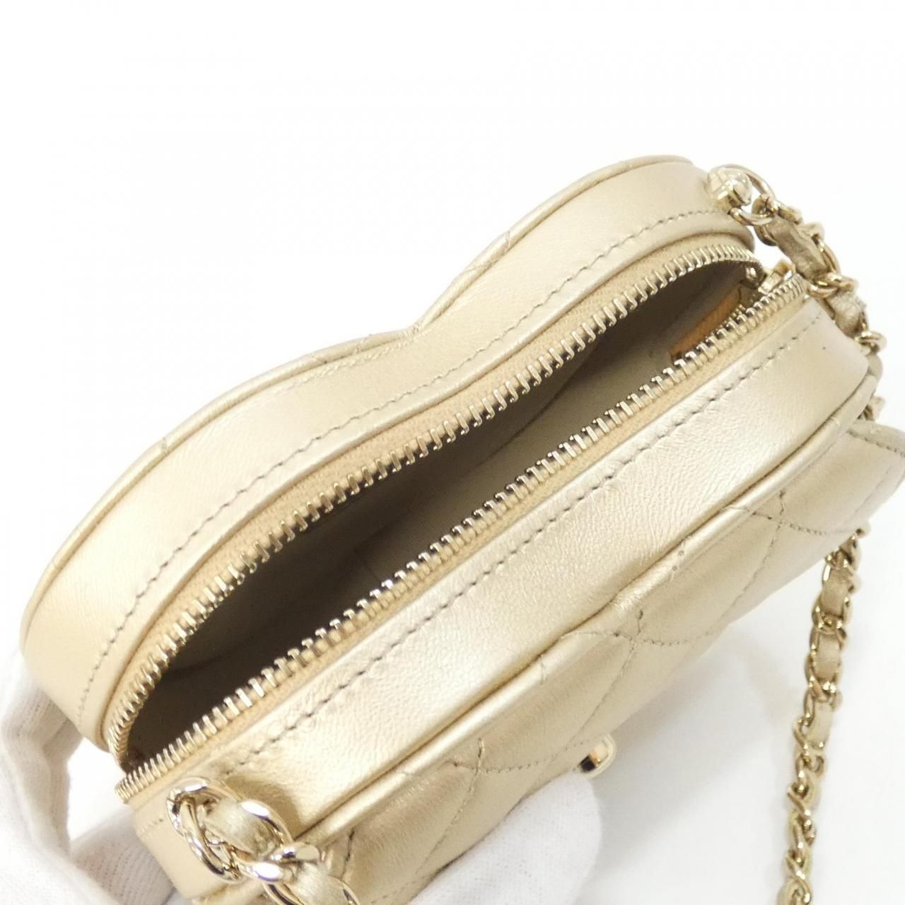 Chanel Shoulder Bag Gold — view 8