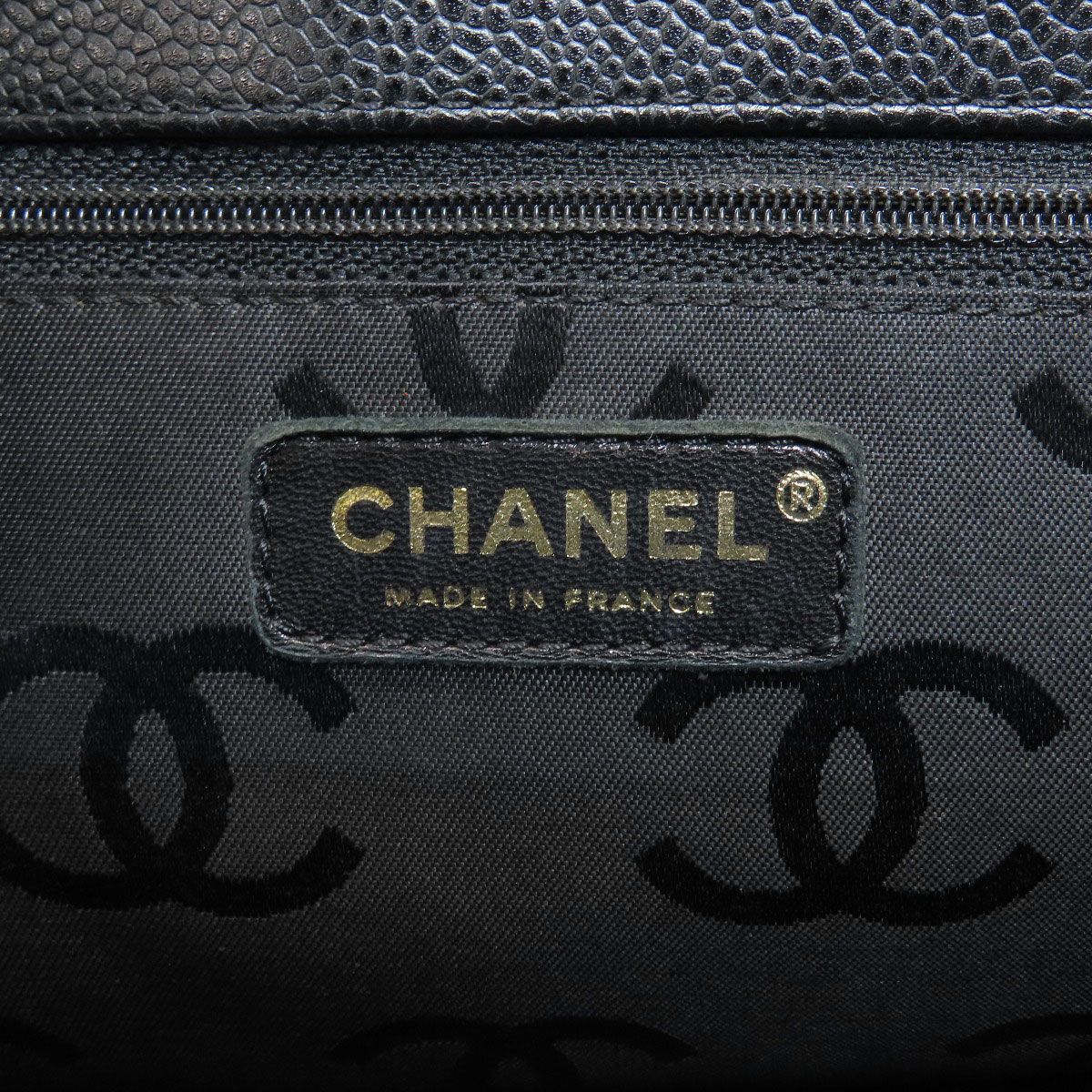Chanel CC Logo Gold Tote Bag Grained Calfskin — view 6