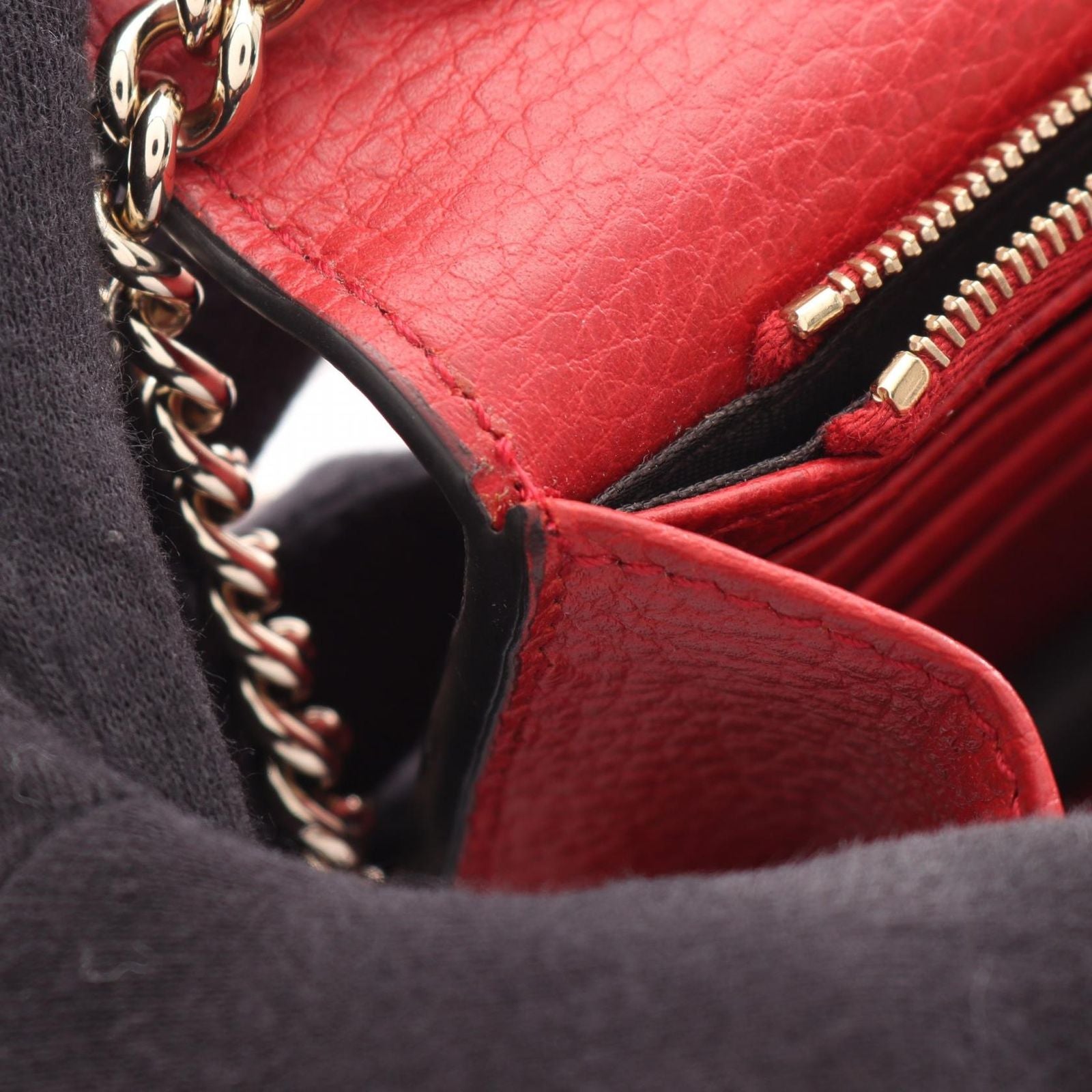 Gucci Shoulder Bag Interlocking Red Leather Chain Wallet — view 6