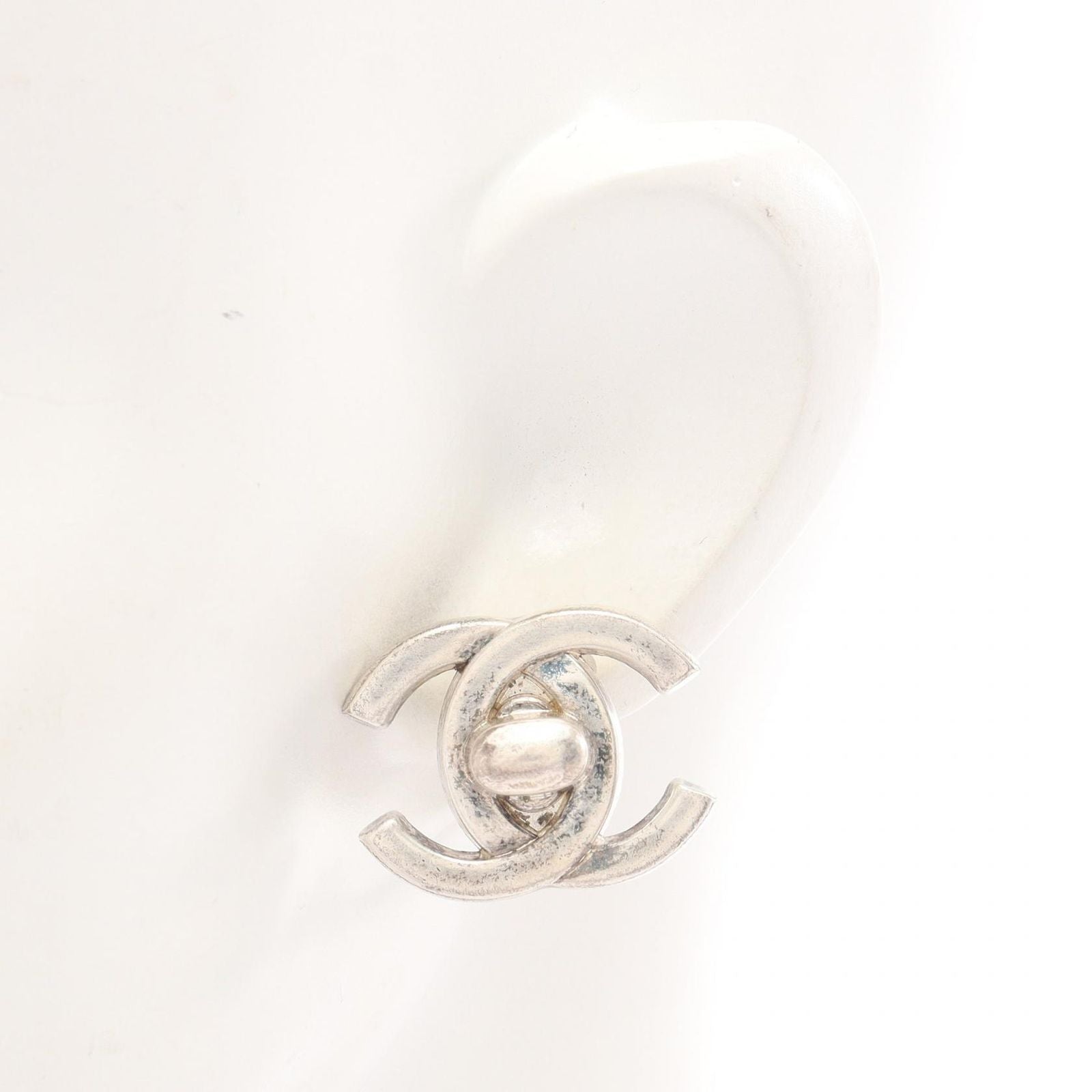 Chanel Earrings CC Logo Turnlock Motif — view 4
