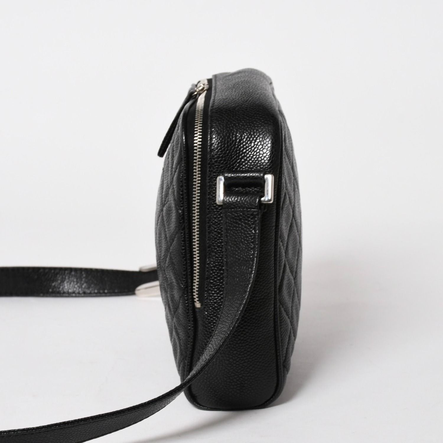 Chanel Shoulder Bag CC Logo Caviar Leather Black Silver — view 4