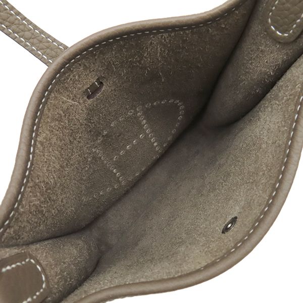 Hermes Shoulder Bag Evelyne TPM 16 Long Amazon Taurillon Clemence Etoupe Indigo — view 5
