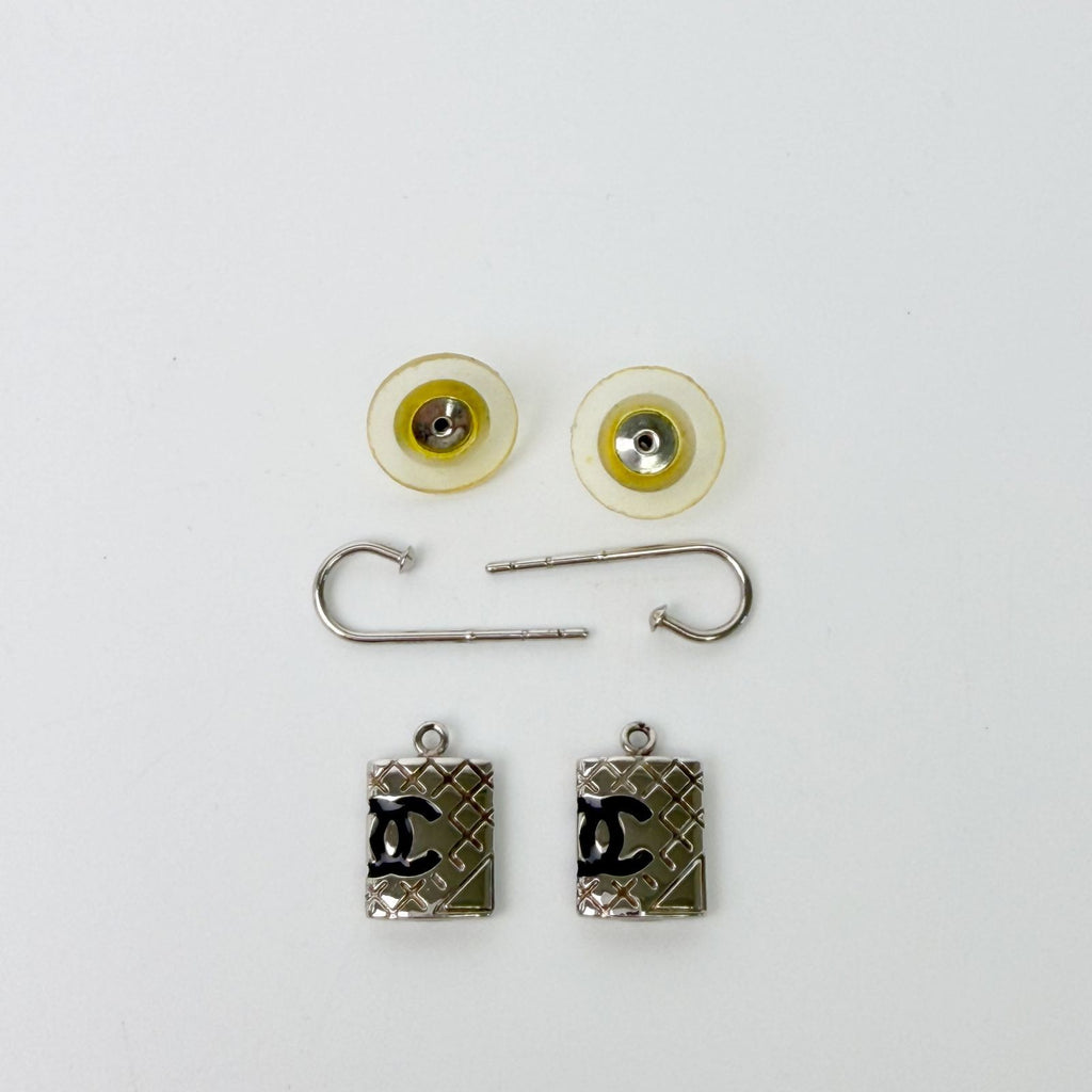 Chanel CC Logo Quilted Plate Earrings Plated Silver 05c Vintage — view 3
