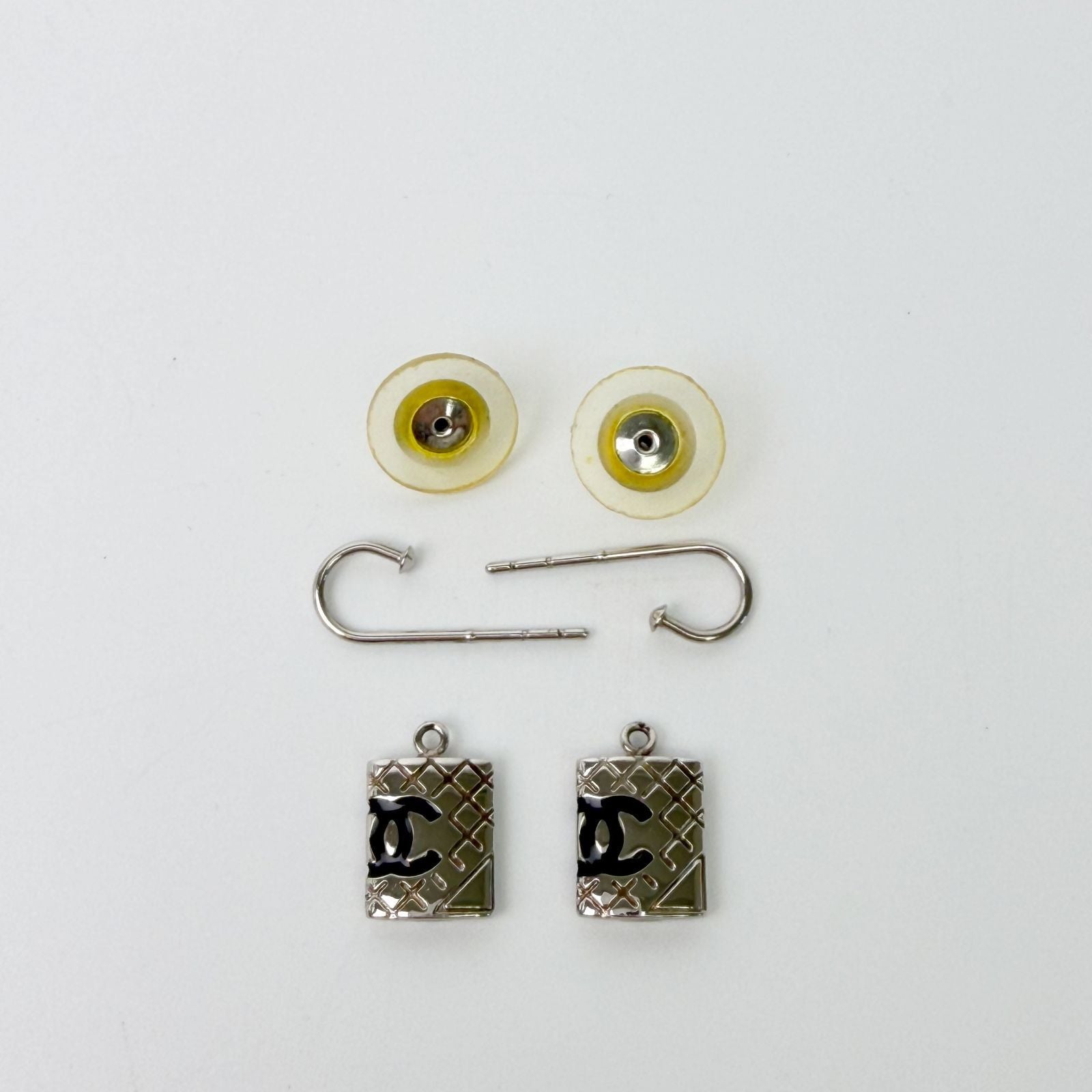 Chanel CC Logo Quilted Plate Earrings Plated Silver 05c Vintage — view 3