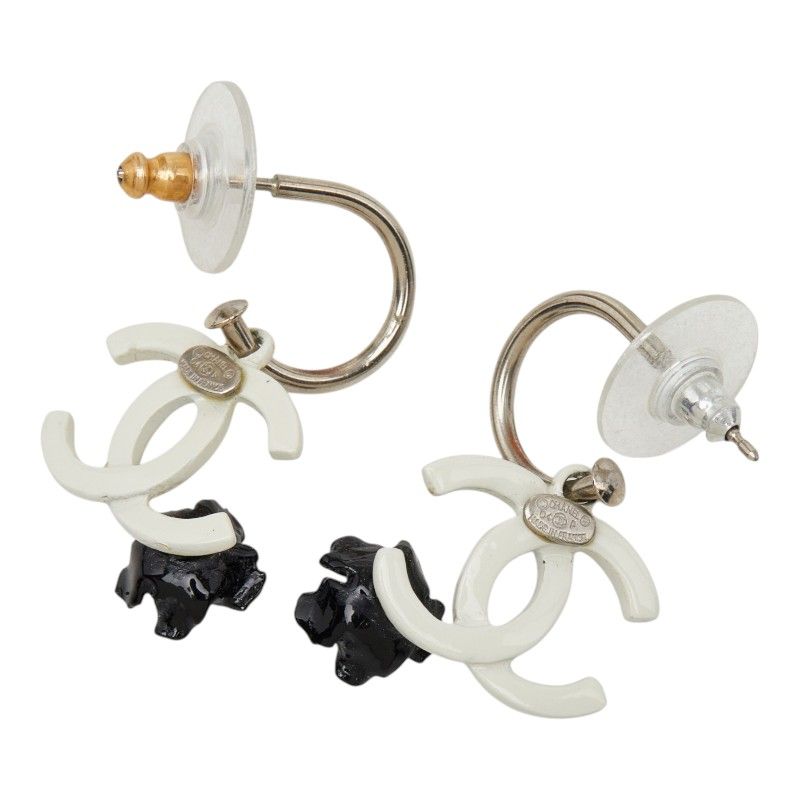 Chanel CC Logo Camellia Swing Earrings 04 White Black Metal — view 3