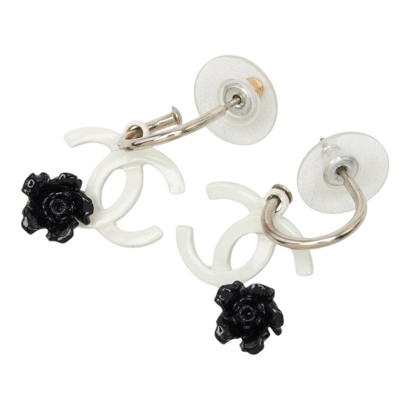 Chanel CC Logo Camellia Swing Earrings 04 White Black Metal