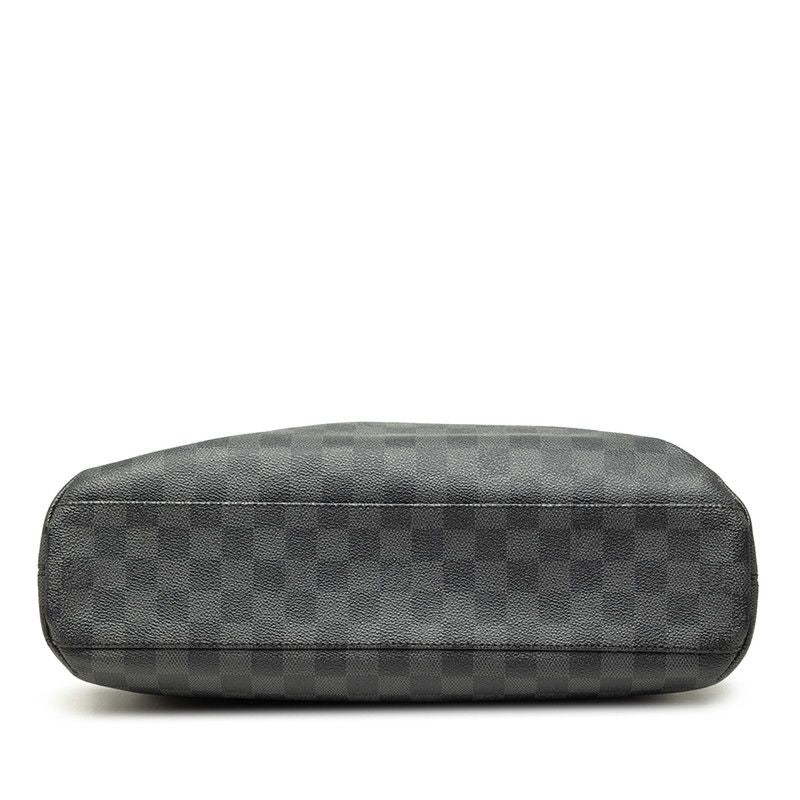 Louis Vuitton Graphite MM Crossbody Shoulder Bag Black Leather — view 3