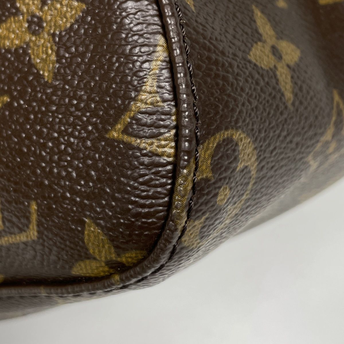 Louis Vuitton Looping MM Shoulder Bag Monogram Brown — view 3