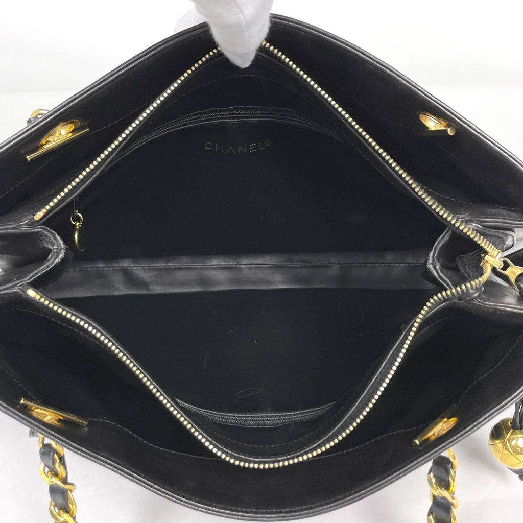 Chanel Tote Bag CC Logo Leather Black — view 8