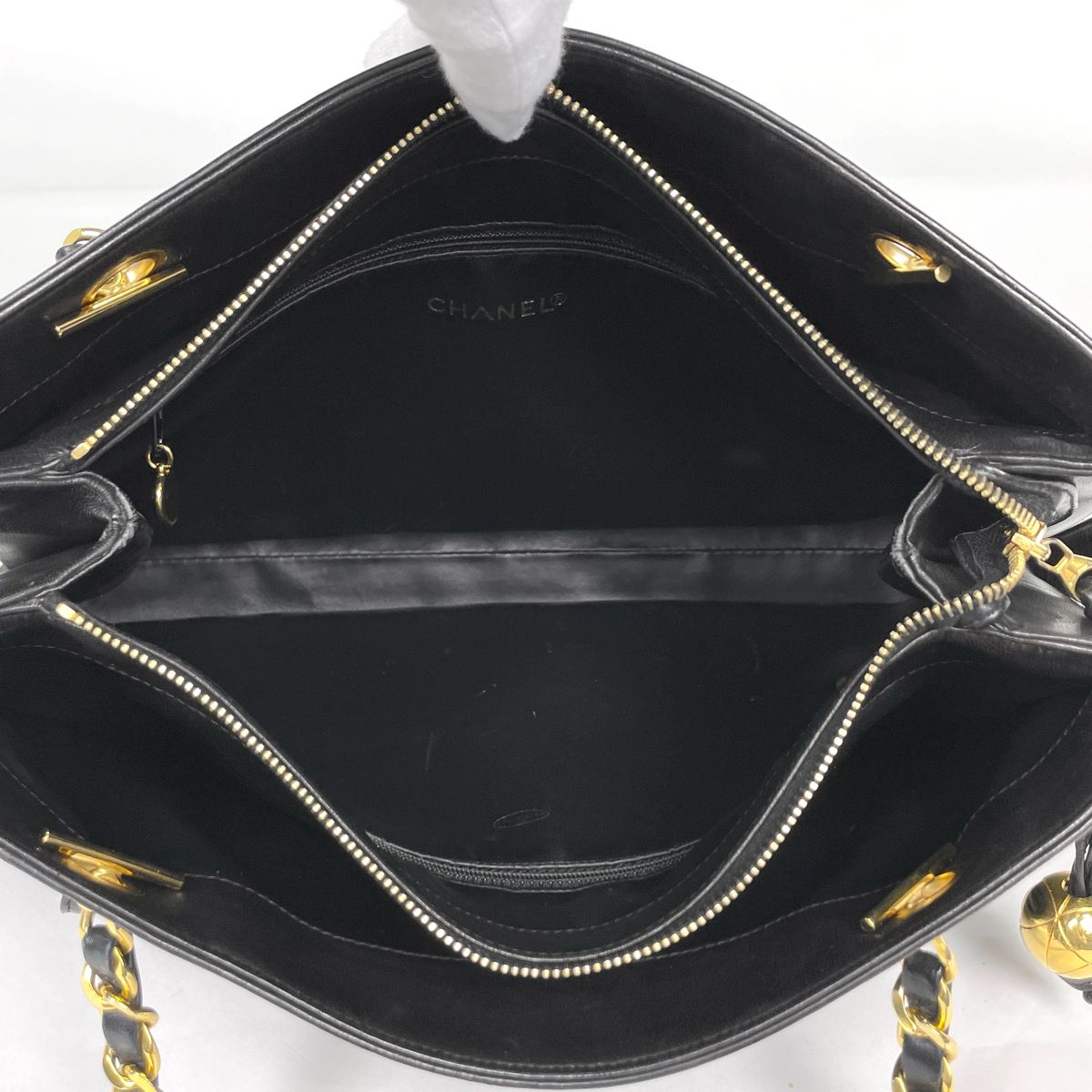 Chanel Tote Bag CC Logo Leather Black — view 8