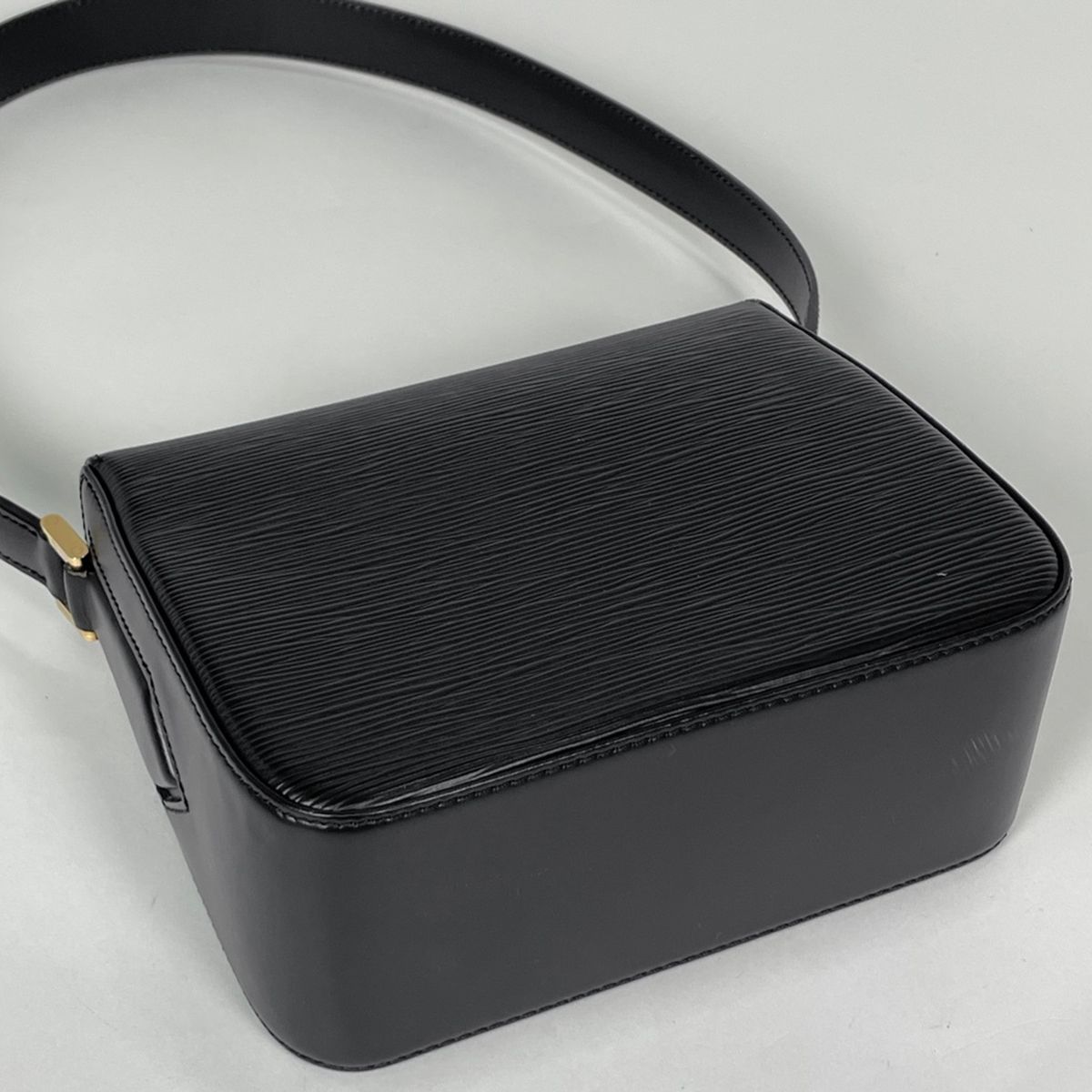 Louis Vuitton Buci Shoulder Bag Epi Noir — view 2
