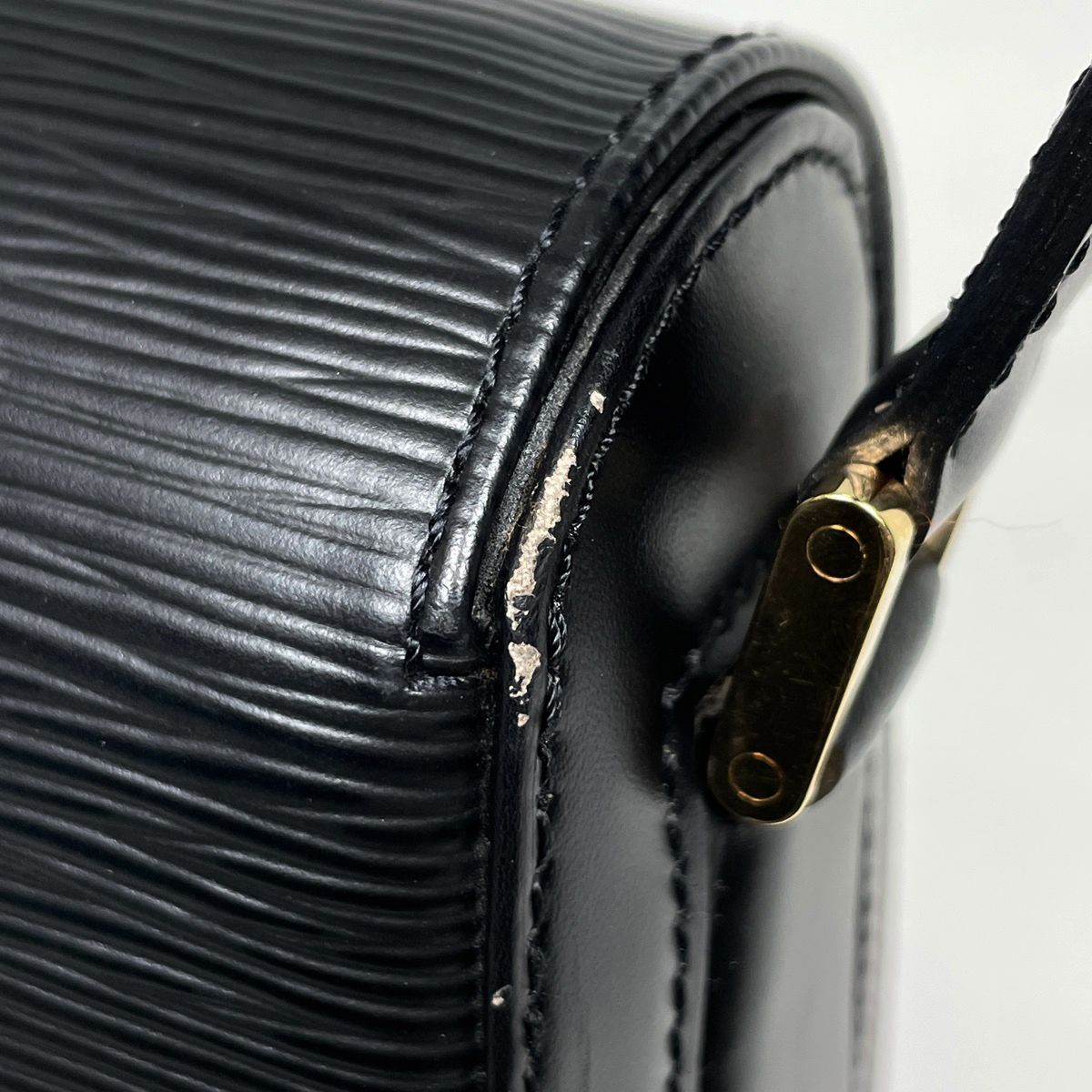 Louis Vuitton Buci Shoulder Bag Epi Noir — view 5