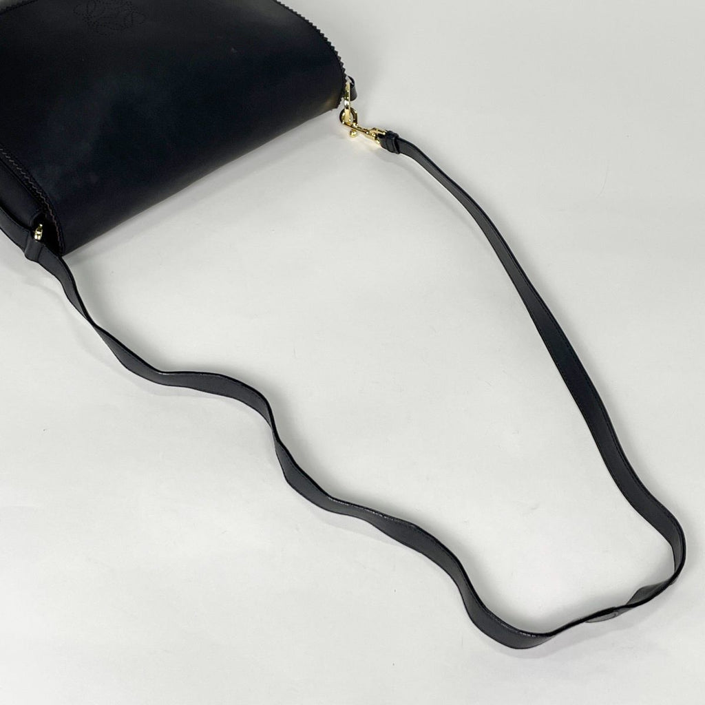 Loewe Shoulder Bag Anagram Fringe Leather Black — view 7
