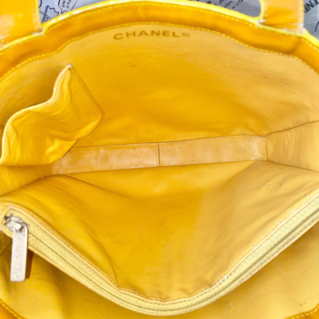 Chanel Tote Bag Vintage Enamel Yellow — view 7