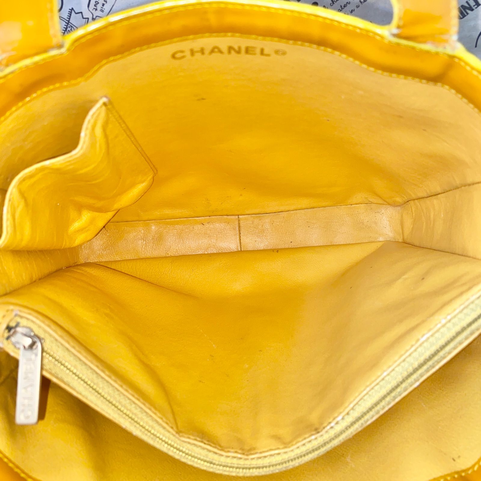 Chanel Tote Bag Vintage Enamel Yellow — view 7