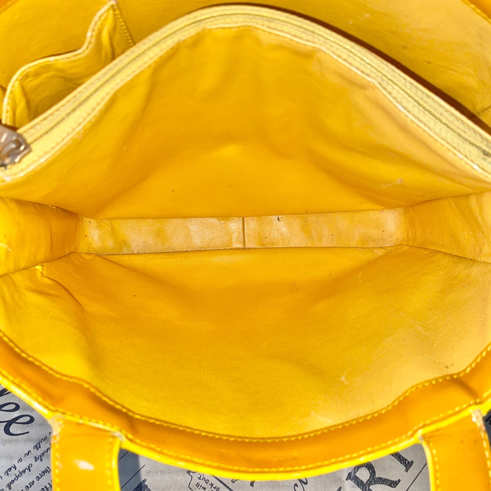 Chanel Tote Bag Vintage Enamel Yellow — view 8