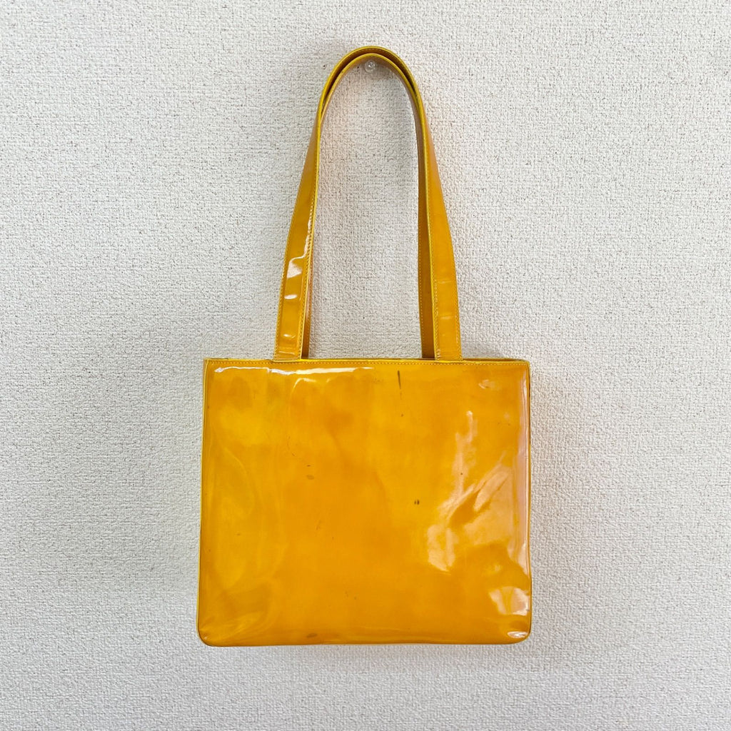 Chanel Tote Bag Vintage Enamel Yellow — view 2