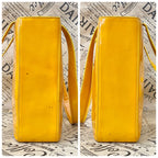 Chanel Tote Bag Vintage Enamel Yellow — view 5