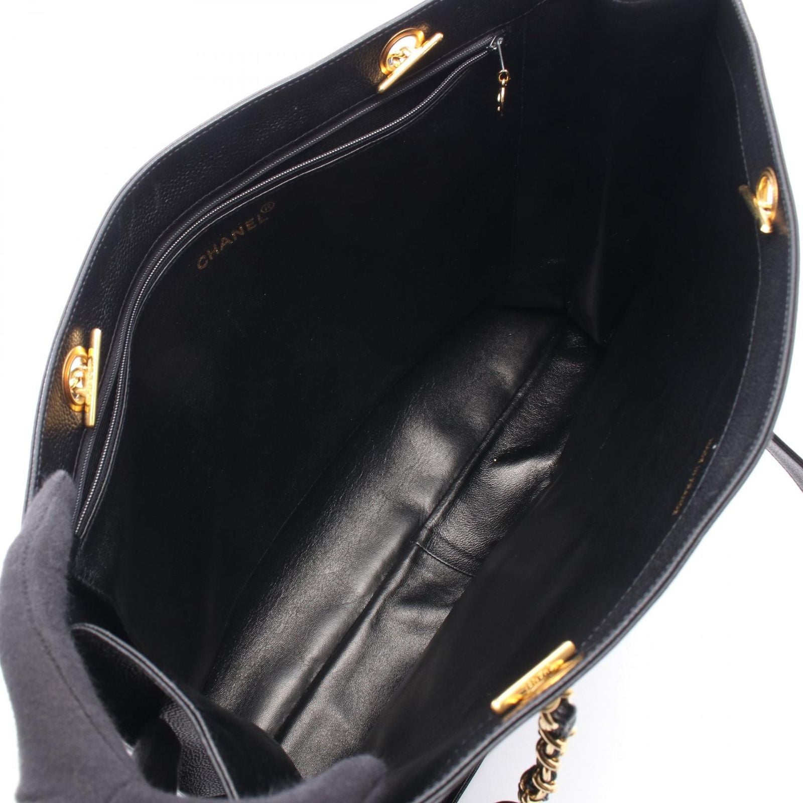 Chanel Tote Bag Jumbo CC Logo Chain Black — view 3