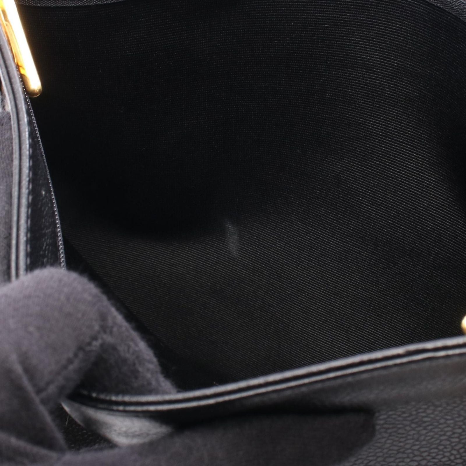 Chanel Tote Bag Jumbo CC Logo Chain Black — view 8