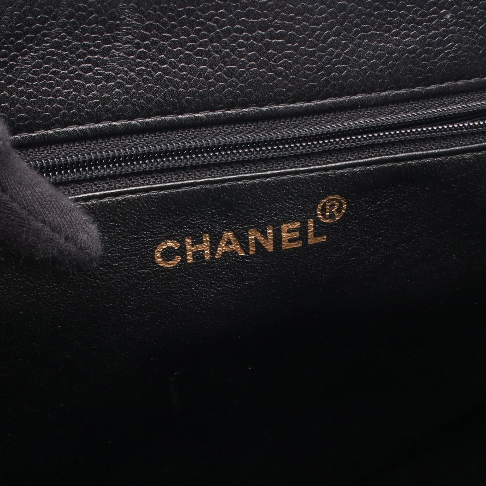 Chanel Tote Bag Jumbo CC Logo Chain Black — view 4