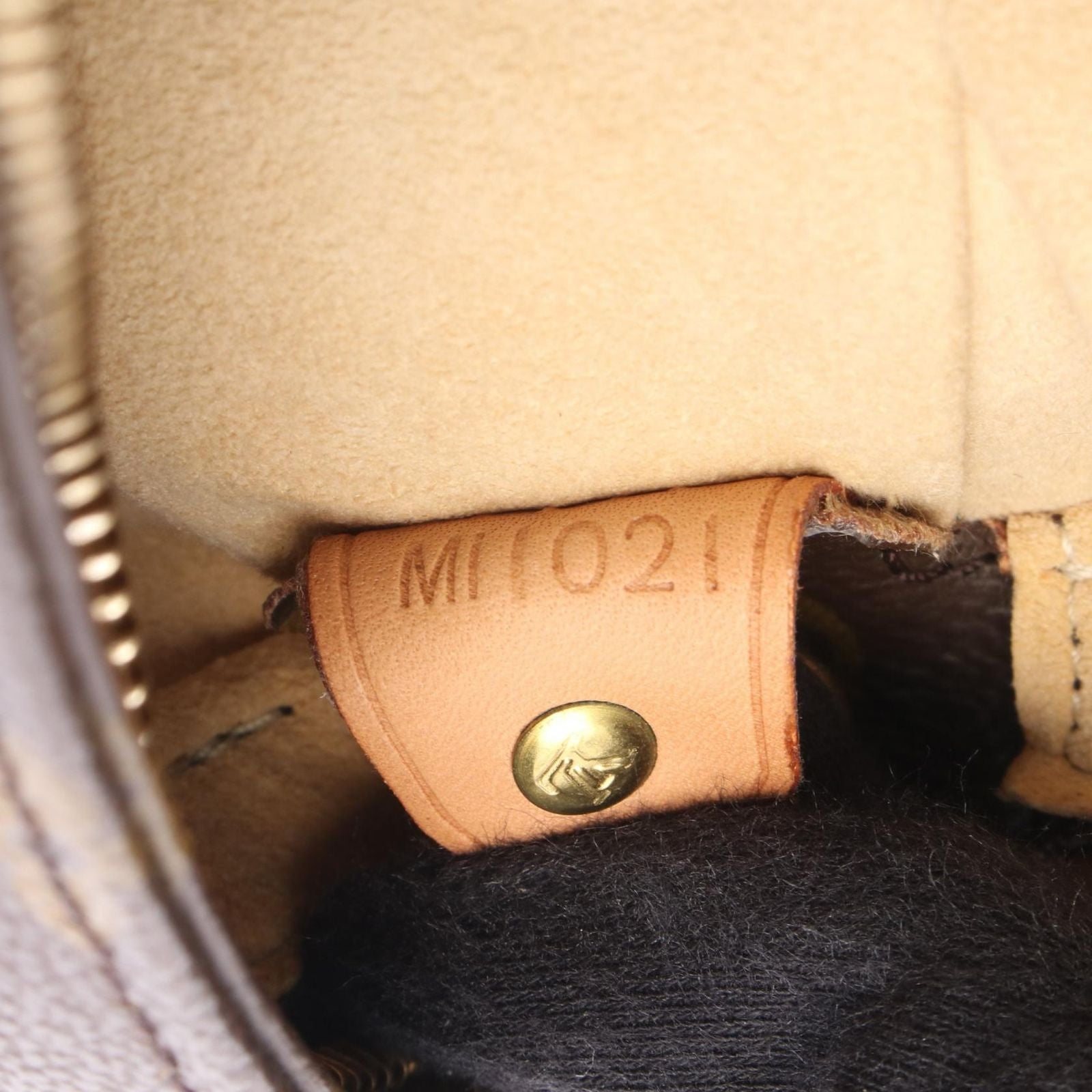 Louis Vuitton Shoulder Bag Looping GM Monogram Canvas Leather — view 5