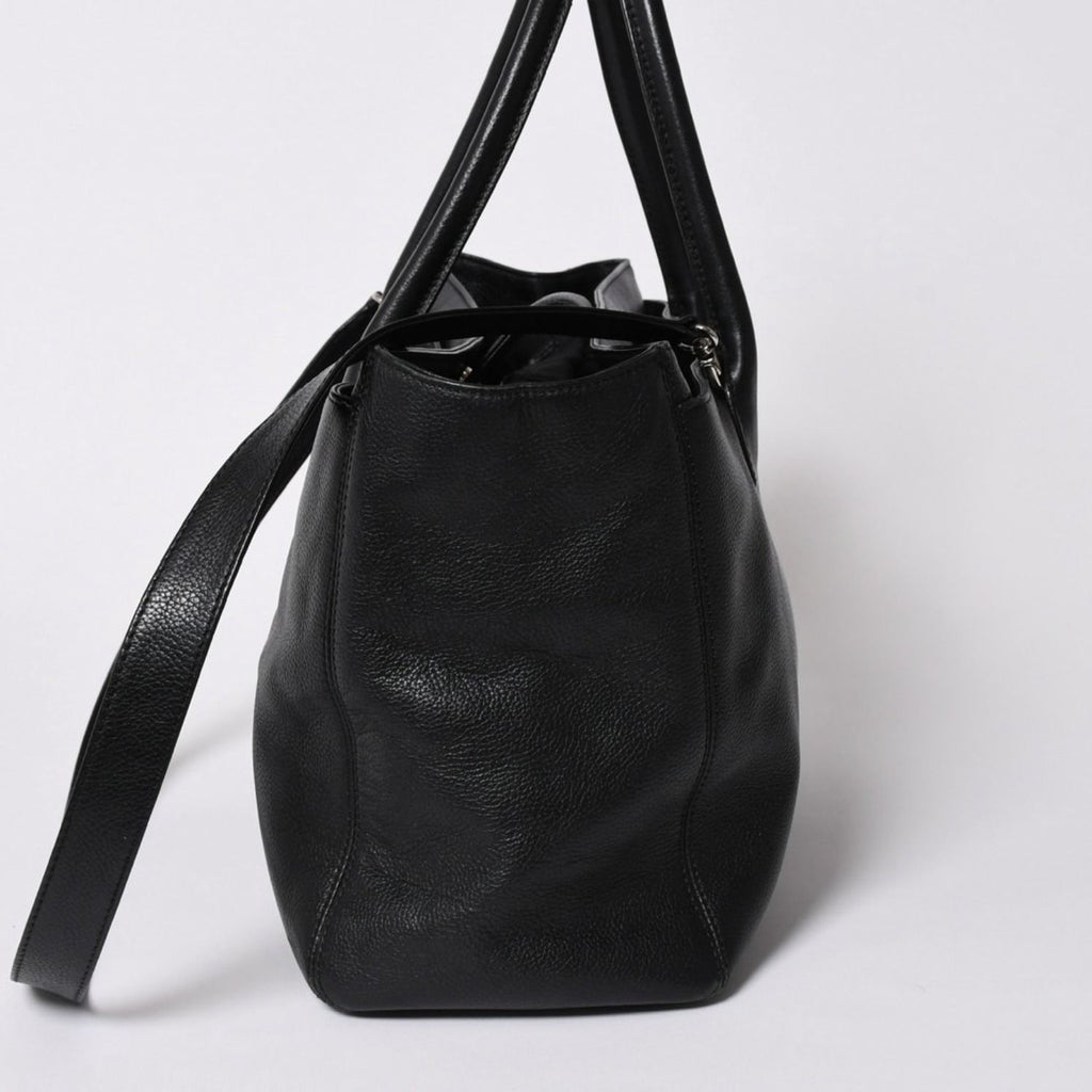 Chanel Executive Tote Bag Medium CC Logo Caviar Leather Black — view 4