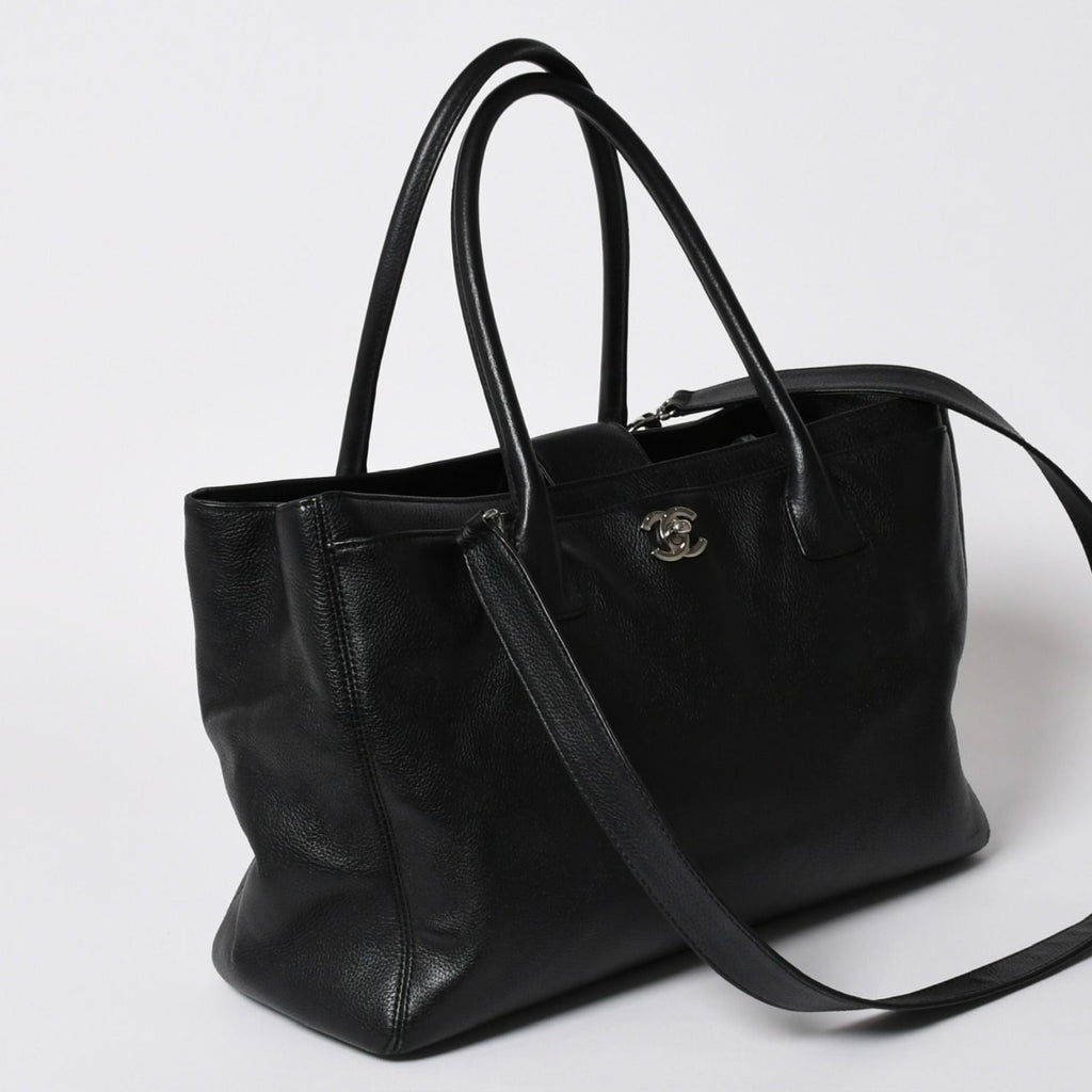 Chanel Executive Tote Bag Medium CC Logo Caviar Leather Black — view 3
