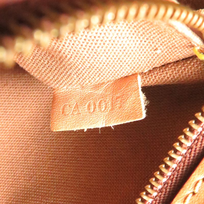 Louis Vuitton Shoulder Bag — view 8