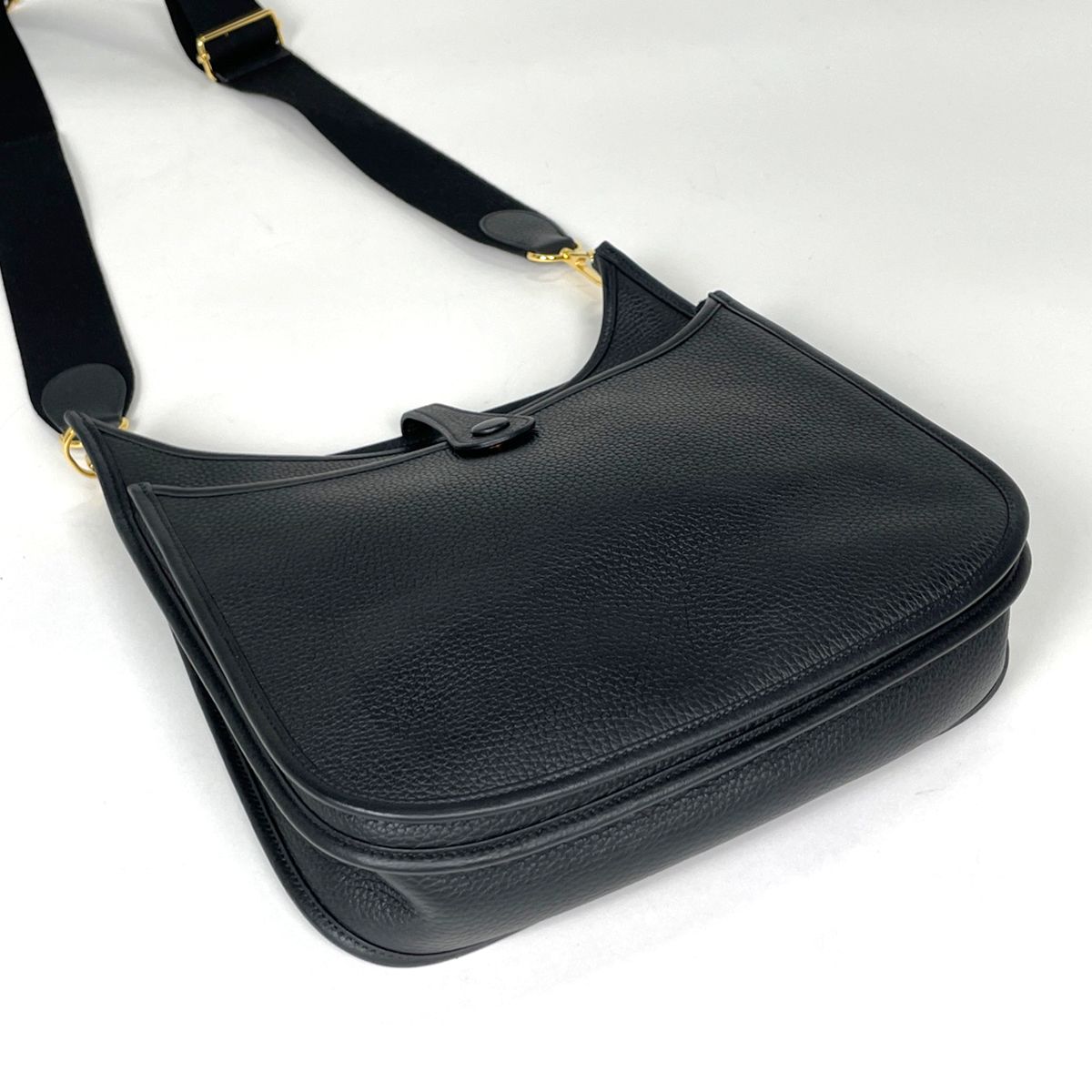 Hermes Evelyne 3 Shoulder Bag PM Taurillon Clemence Black — view 2