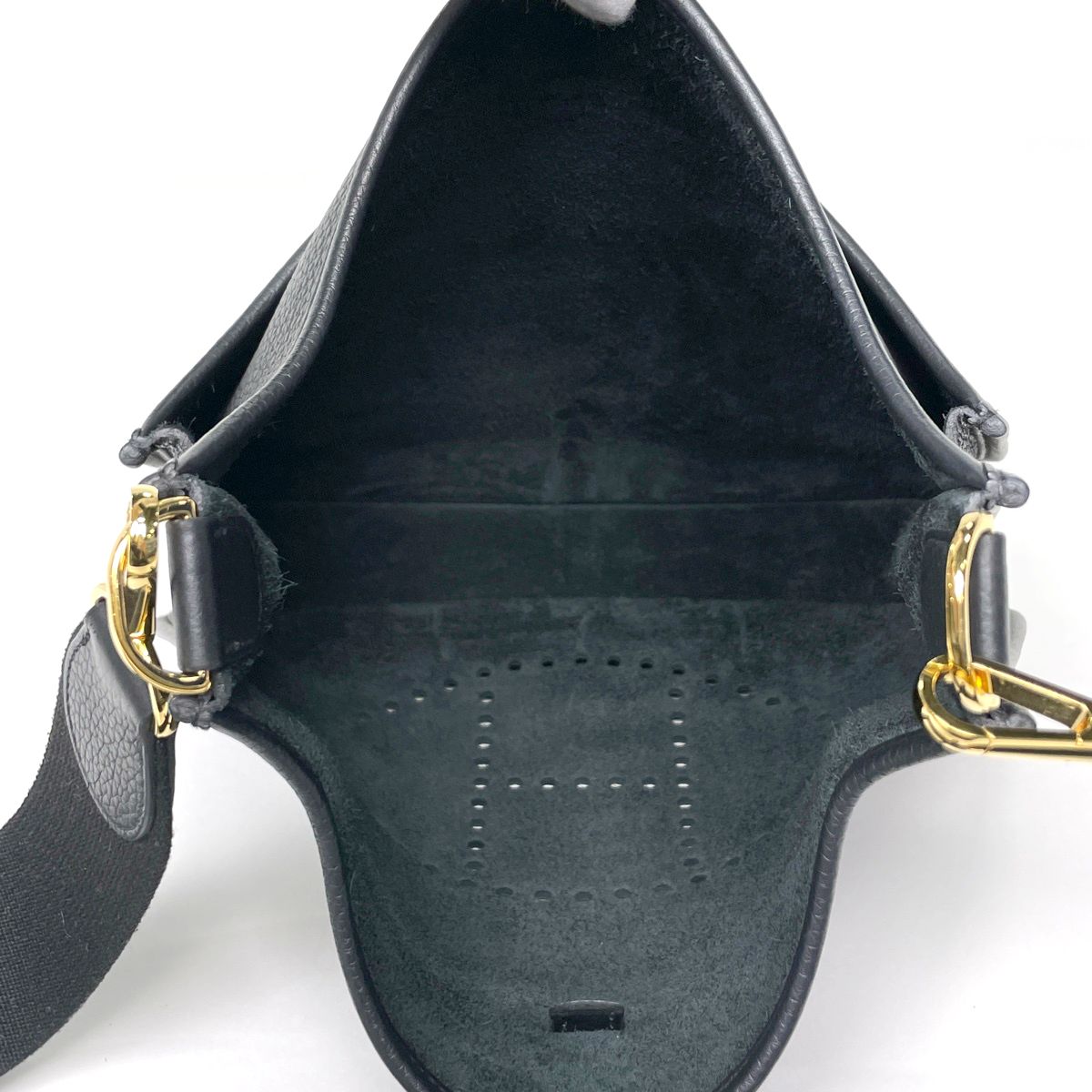 Hermes Evelyne 3 Shoulder Bag PM Taurillon Clemence Black — view 8
